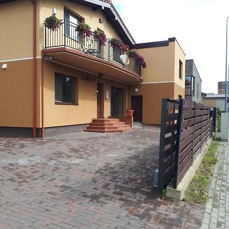 Juro Guest House Шяуляй Екстер'єр фото