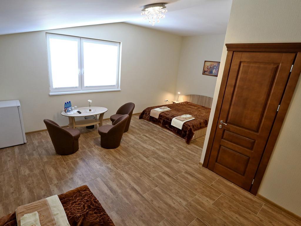 Juro Guest House Шяуляй Екстер'єр фото