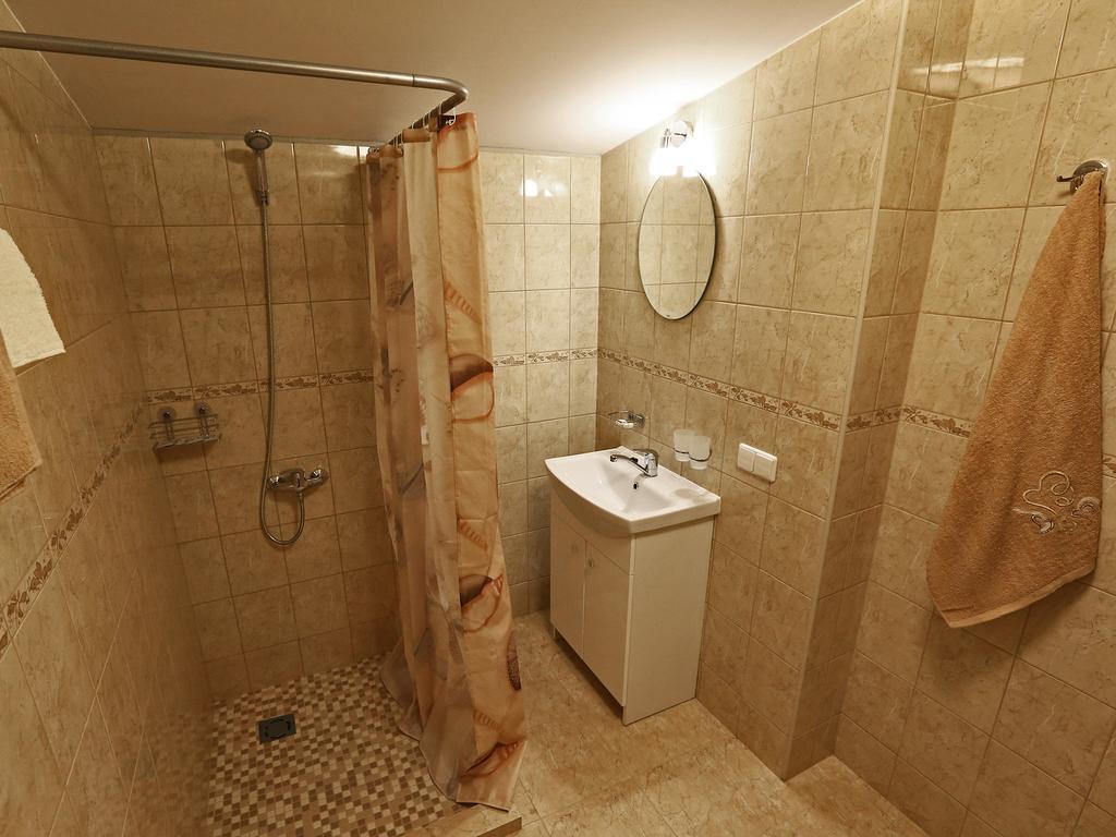 Juro Guest House Шяуляй Екстер'єр фото