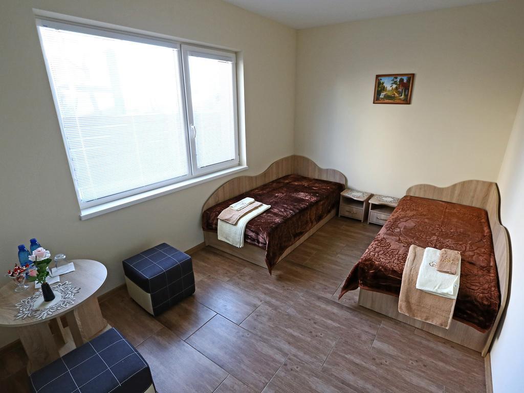 Juro Guest House Шяуляй Екстер'єр фото